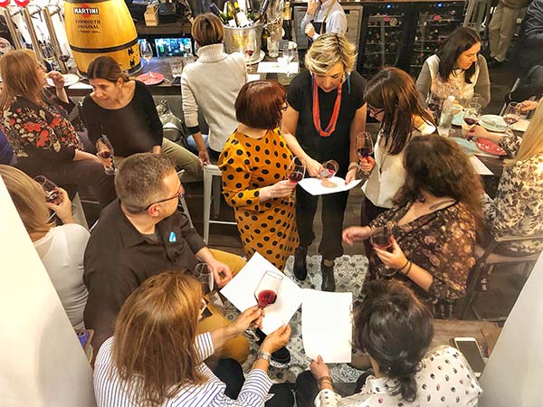 Visual_analysis_wine_tasting_colorful_wines