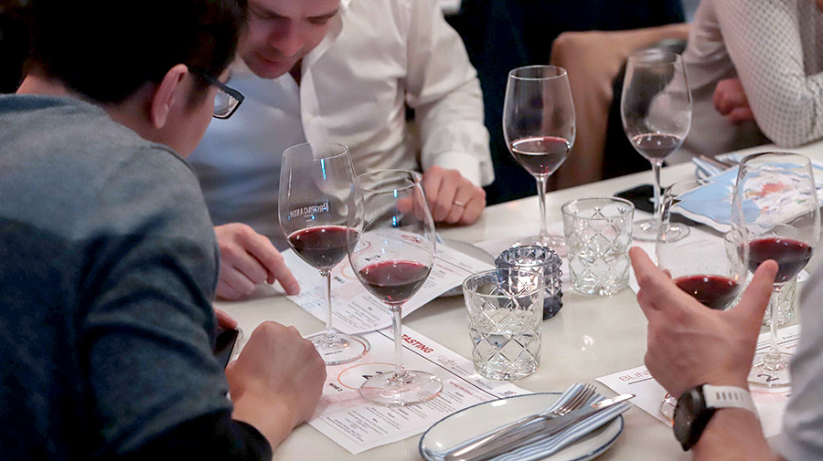 Team building Colorful Wines