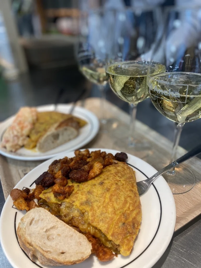 Tapas tour: great teambuilding activty in Madrid with colorful wines 