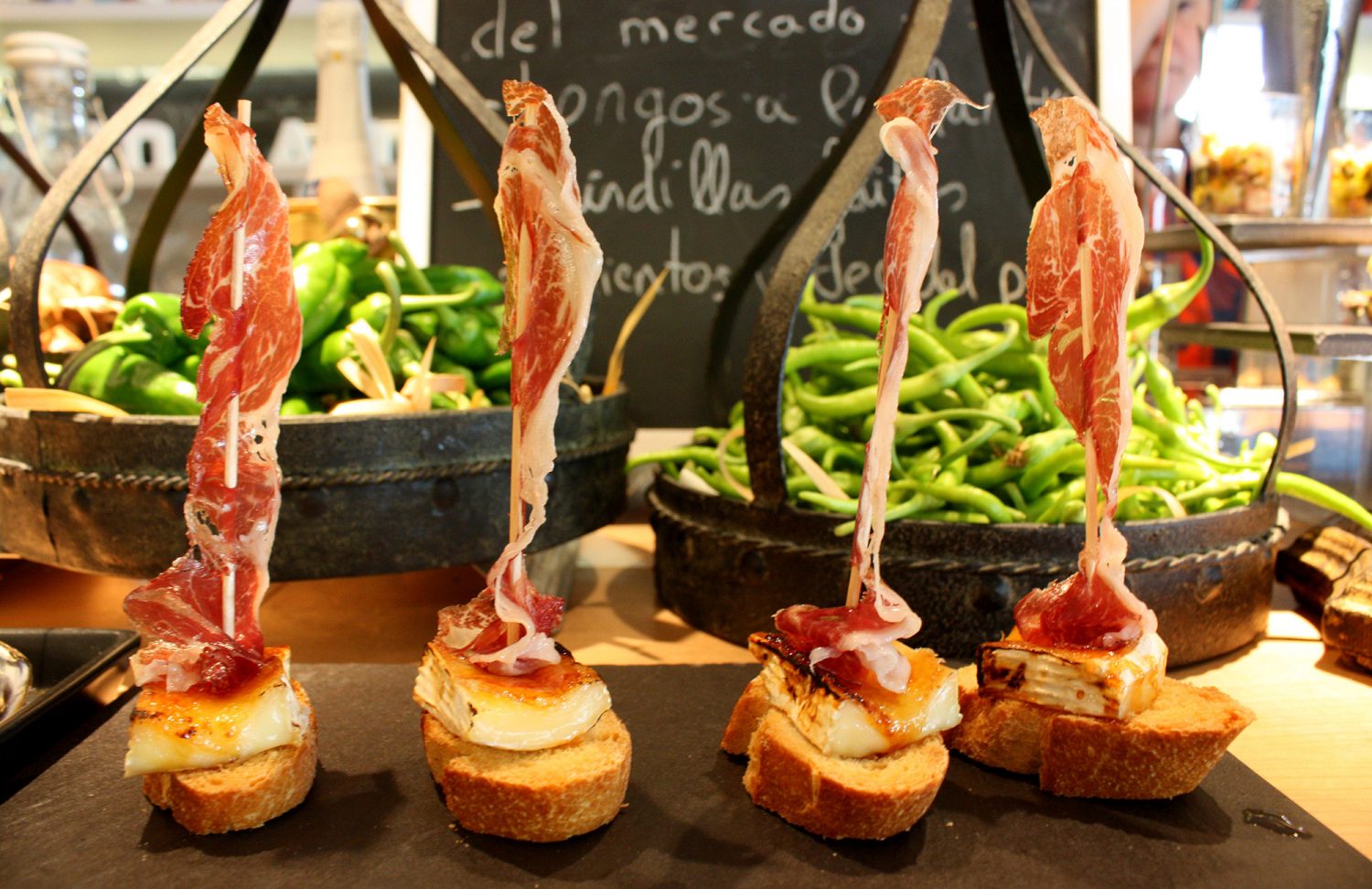 Madrid by night for foodies and wine lovers